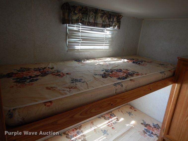 image for item IX9455 2003 Dutchmen 31B Sport  camper