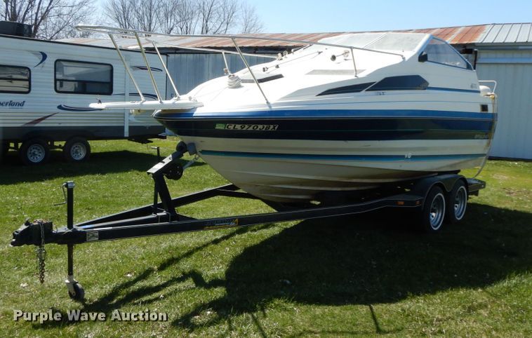 image for item IX9460 1988 Bayliner 2155 Sunbridge  boat