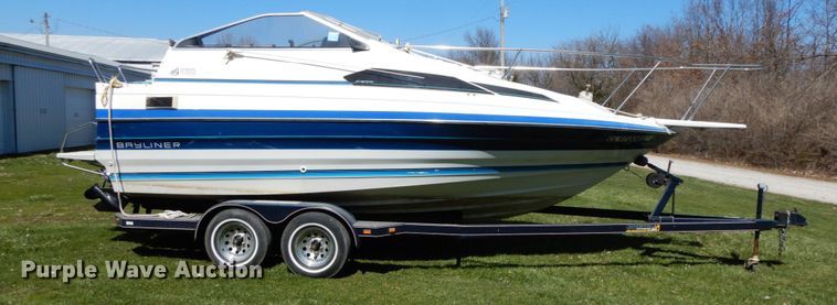 image for item IX9460 1988 Bayliner 2155 Sunbridge  boat