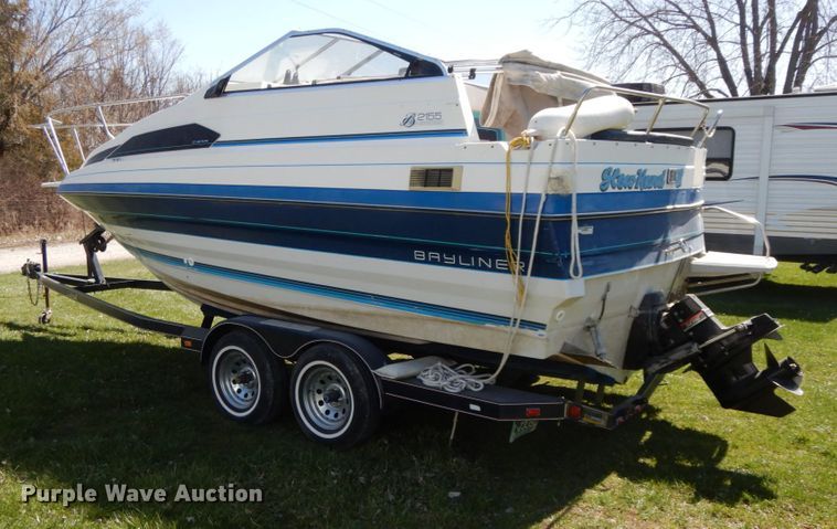 image for item IX9460 1988 Bayliner 2155 Sunbridge  boat