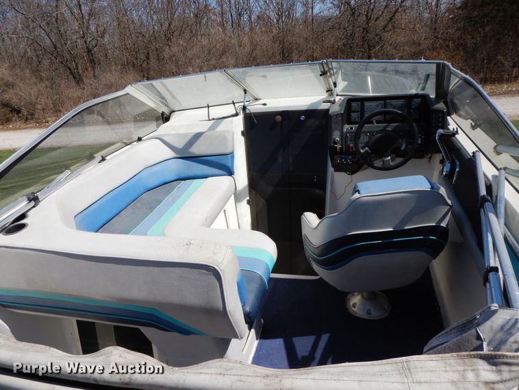 image for item IX9460 1988 Bayliner 2155 Sunbridge  boat