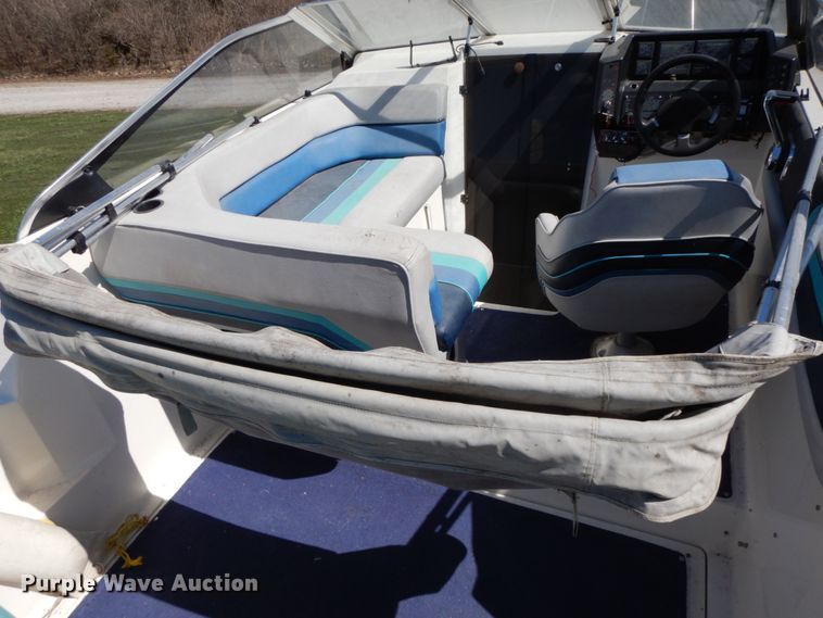 image for item IX9460 1988 Bayliner 2155 Sunbridge  boat