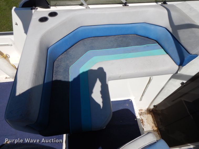 image for item IX9460 1988 Bayliner 2155 Sunbridge  boat