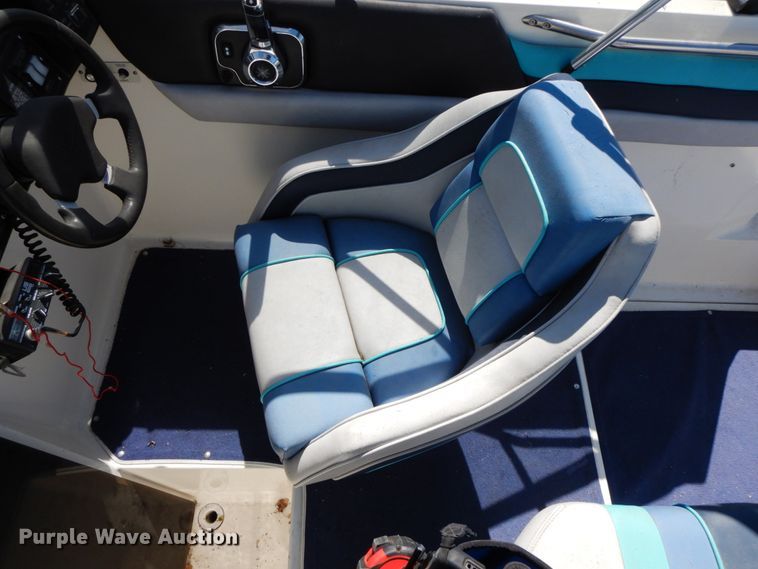 image for item IX9460 1988 Bayliner 2155 Sunbridge  boat