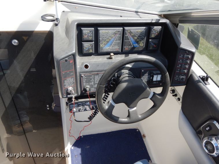 image for item IX9460 1988 Bayliner 2155 Sunbridge  boat