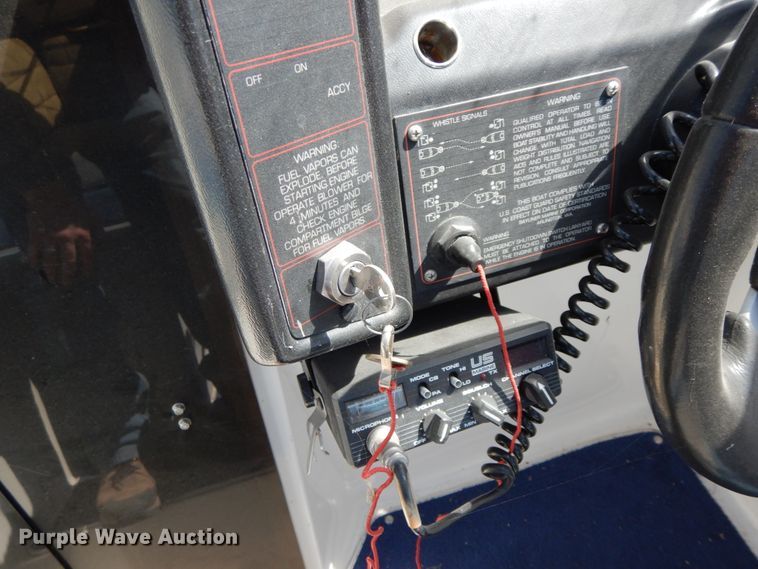 image for item IX9460 1988 Bayliner 2155 Sunbridge  boat