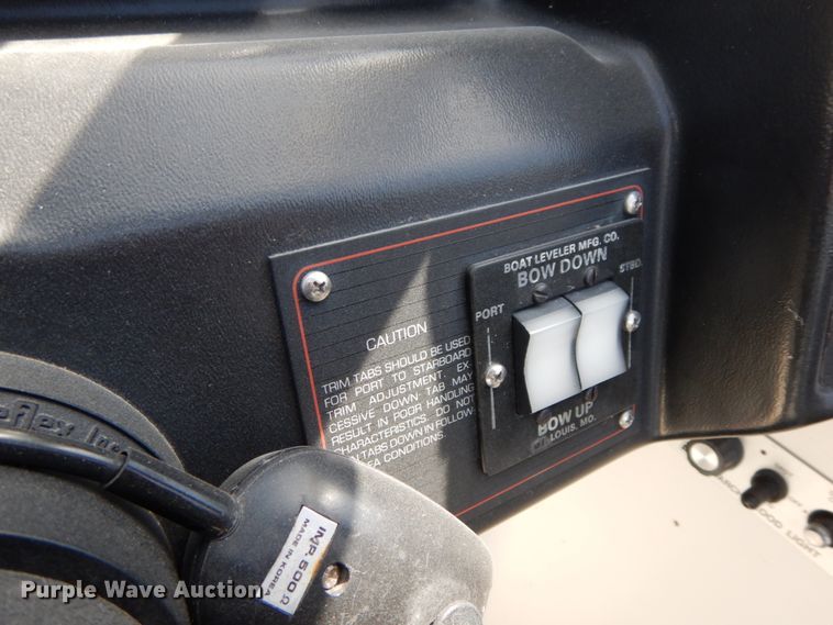 image for item IX9460 1988 Bayliner 2155 Sunbridge  boat