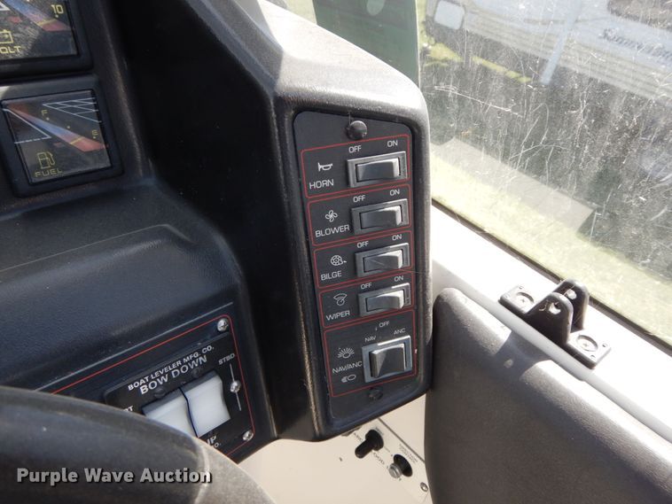 image for item IX9460 1988 Bayliner 2155 Sunbridge  boat