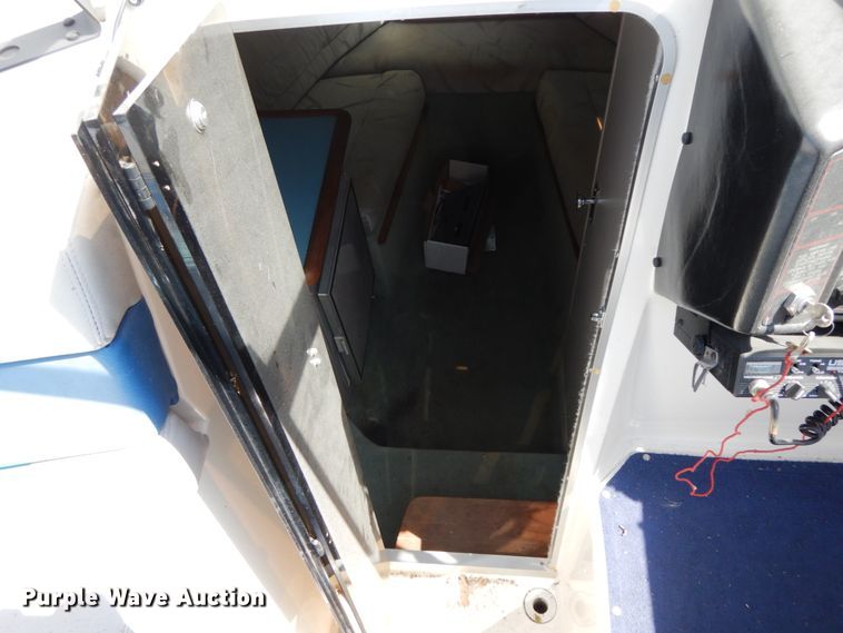 image for item IX9460 1988 Bayliner 2155 Sunbridge  boat