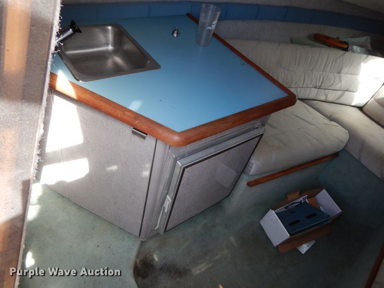 image for item IX9460 1988 Bayliner 2155 Sunbridge  boat