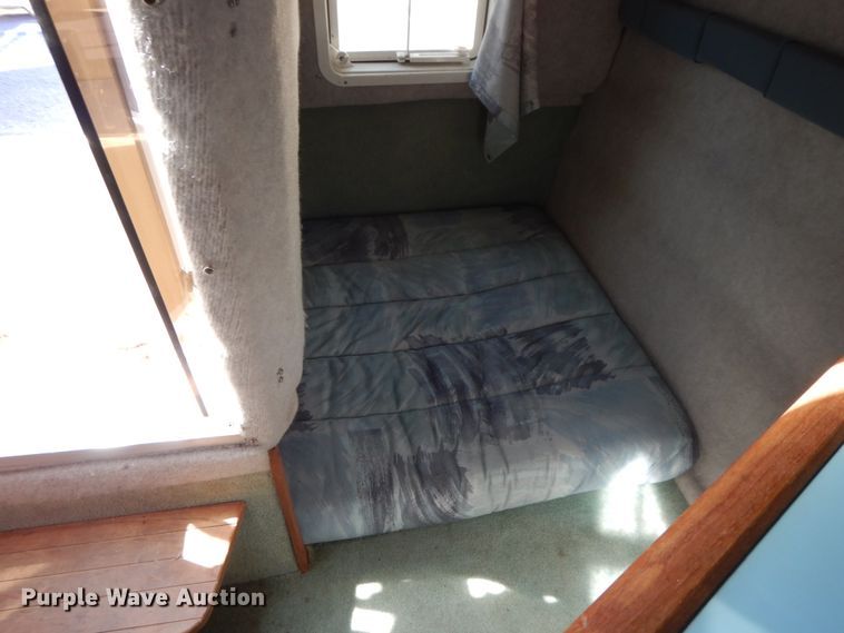 image for item IX9460 1988 Bayliner 2155 Sunbridge  boat