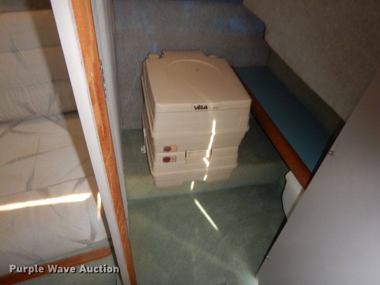 image for item IX9460 1988 Bayliner 2155 Sunbridge  boat