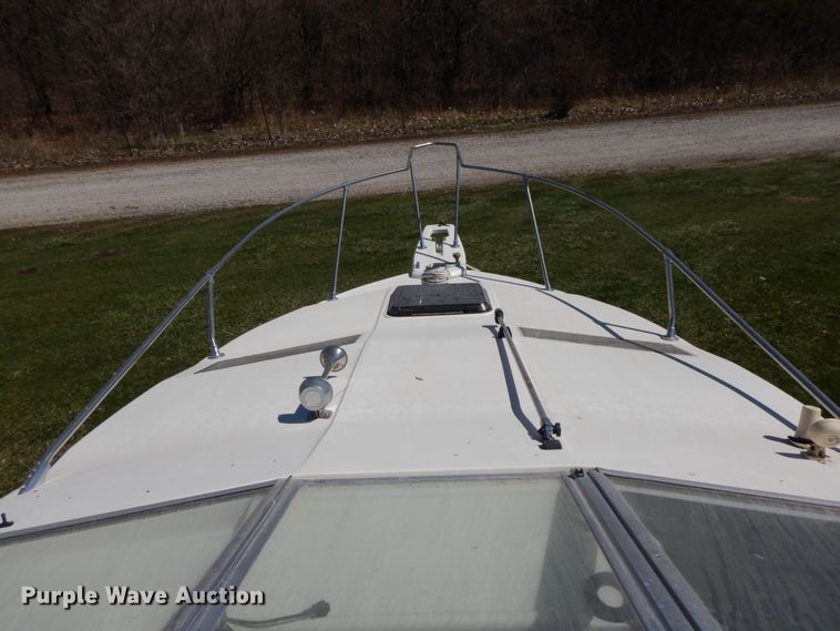 image for item IX9460 1988 Bayliner 2155 Sunbridge  boat