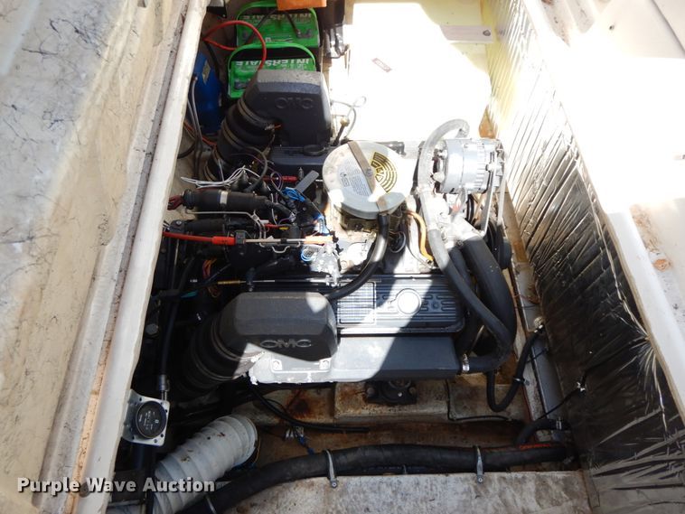 image for item IX9460 1988 Bayliner 2155 Sunbridge  boat