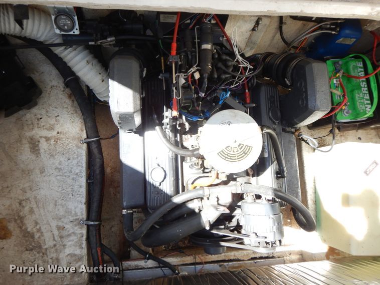 image for item IX9460 1988 Bayliner 2155 Sunbridge  boat