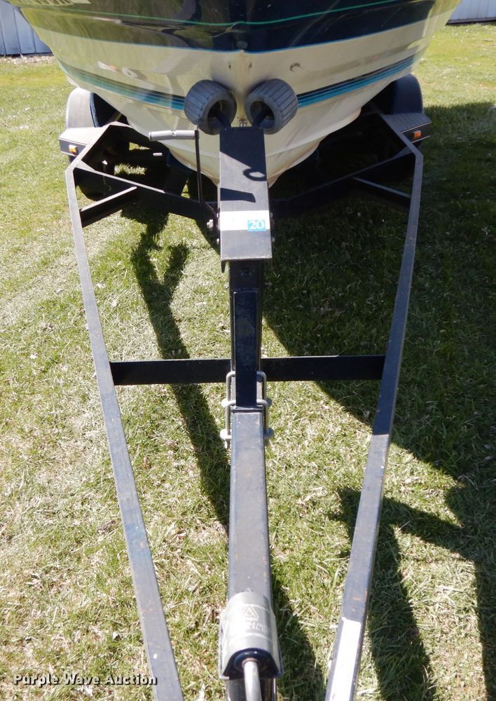 image for item IX9460 1988 Bayliner 2155 Sunbridge  boat