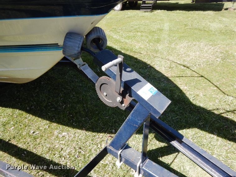 image for item IX9460 1988 Bayliner 2155 Sunbridge  boat