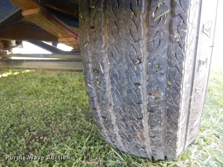 image for item IX9460 1988 Bayliner 2155 Sunbridge  boat