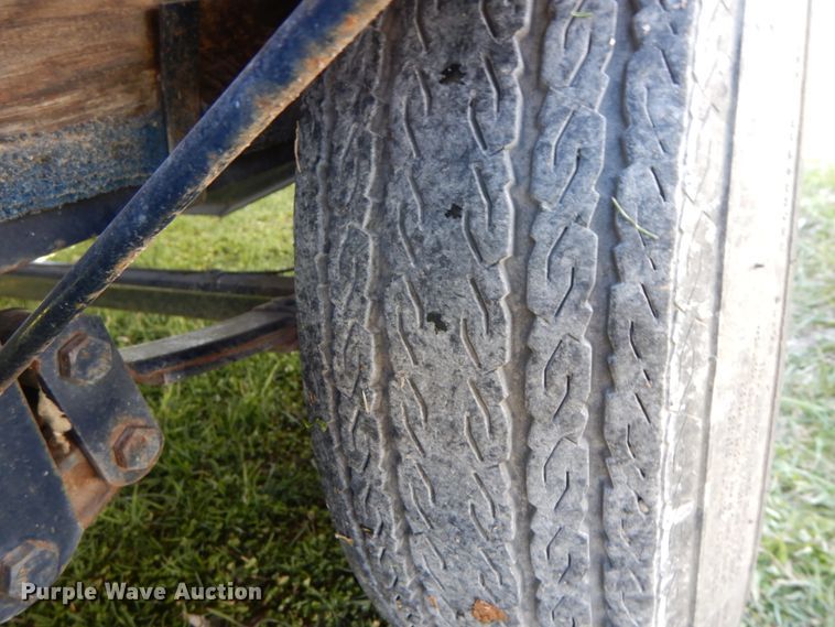 image for item IX9460 1988 Bayliner 2155 Sunbridge  boat