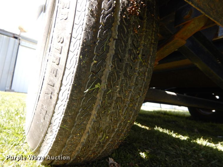 image for item IX9460 1988 Bayliner 2155 Sunbridge  boat