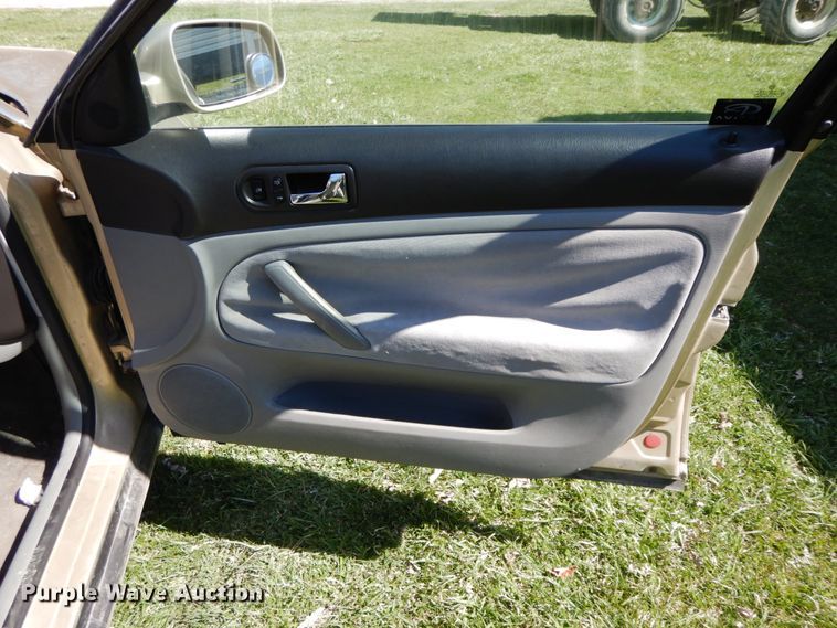 image for item IX9462 2001 Volkswagen Passat