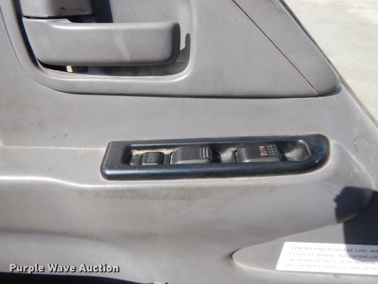 image for item IX9494 2006 Isuzu NQR  flatbed truck