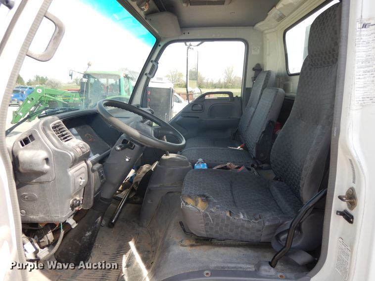 image for item IX9494 2006 Isuzu NQR  flatbed truck