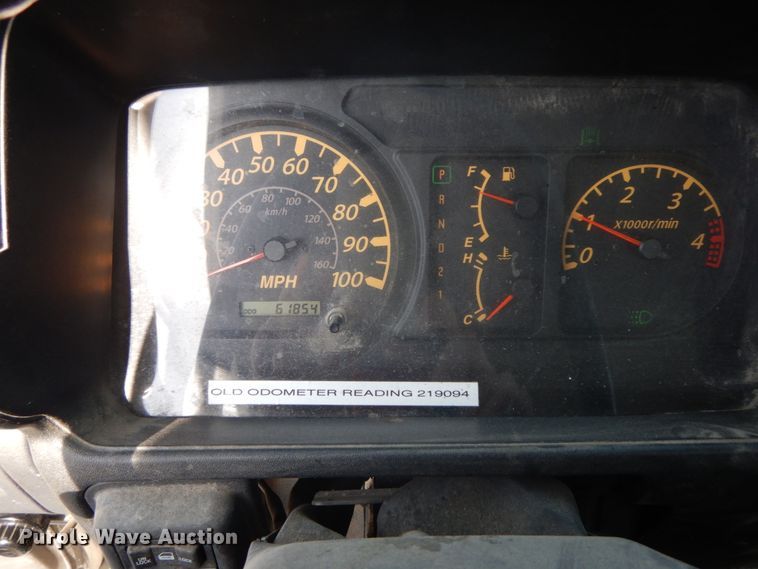 image for item IX9494 2006 Isuzu NQR  flatbed truck