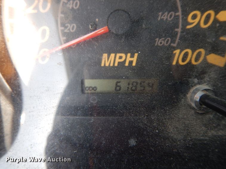 image for item IX9494 2006 Isuzu NQR  flatbed truck