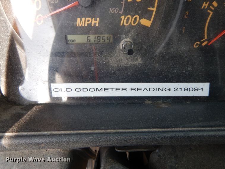 image for item IX9494 2006 Isuzu NQR  flatbed truck