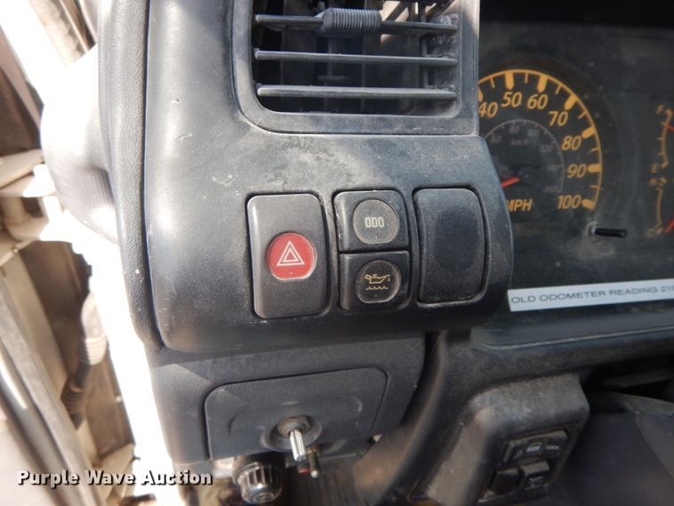 image for item IX9494 2006 Isuzu NQR  flatbed truck