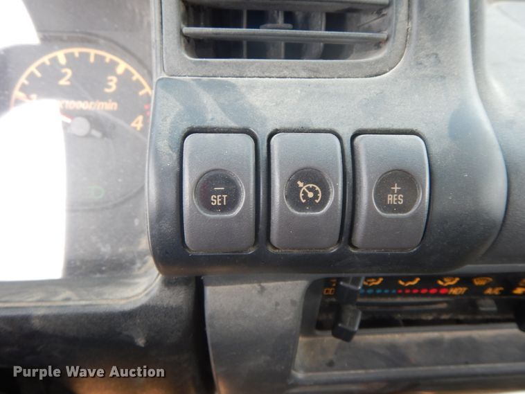 image for item IX9494 2006 Isuzu NQR  flatbed truck