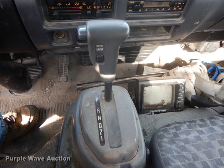 image for item IX9494 2006 Isuzu NQR  flatbed truck