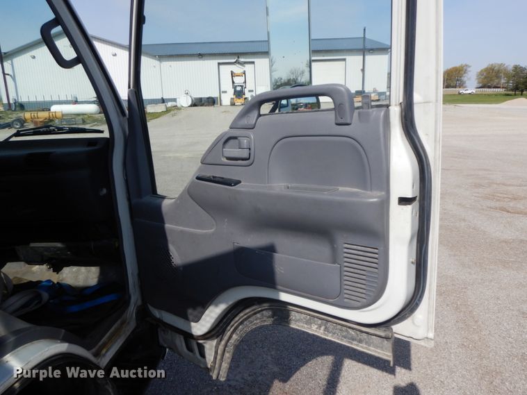 image for item IX9494 2006 Isuzu NQR  flatbed truck