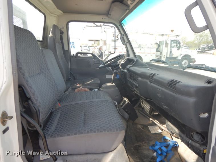 image for item IX9494 2006 Isuzu NQR  flatbed truck