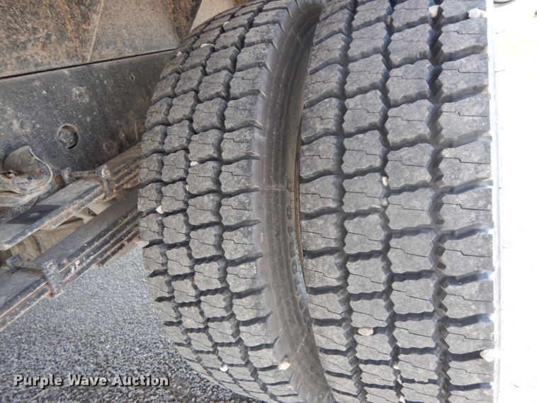 image for item IX9494 2006 Isuzu NQR  flatbed truck