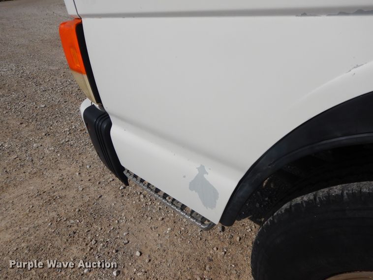 image for item IX9495 2001 Isuzu NPR  box truck