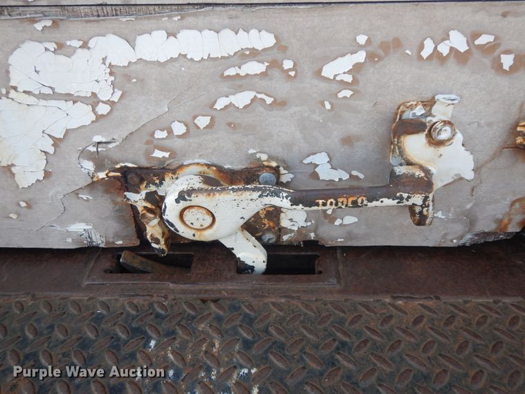 image for item IX9495 2001 Isuzu NPR  box truck