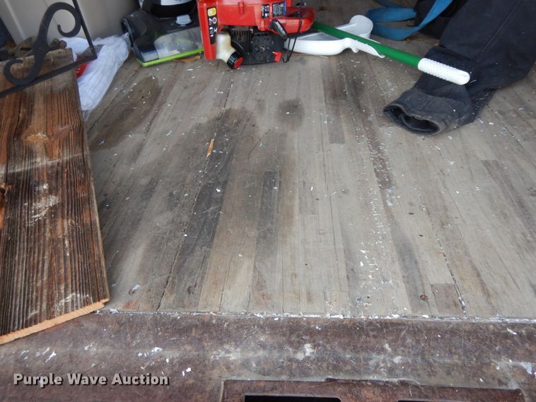 image for item IX9495 2001 Isuzu NPR  box truck