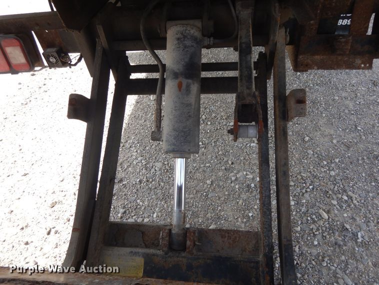 image for item IX9495 2001 Isuzu NPR  box truck