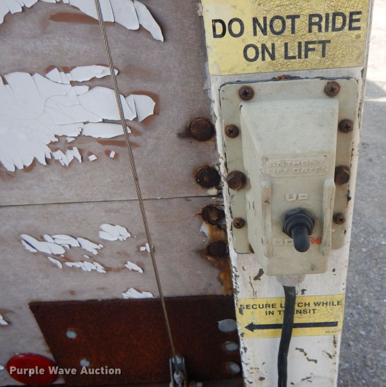 image for item IX9495 2001 Isuzu NPR  box truck