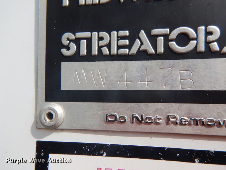 image for item IX9495 2001 Isuzu NPR  box truck