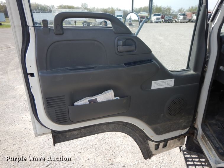 image for item IX9495 2001 Isuzu NPR  box truck