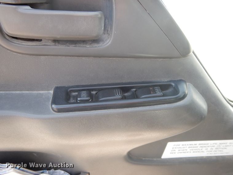 image for item IX9495 2001 Isuzu NPR  box truck