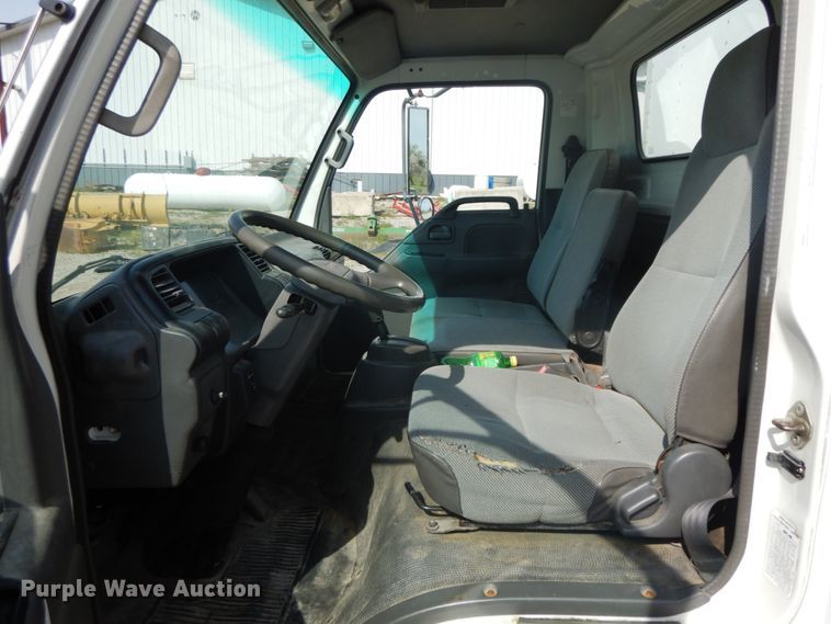 image for item IX9495 2001 Isuzu NPR  box truck