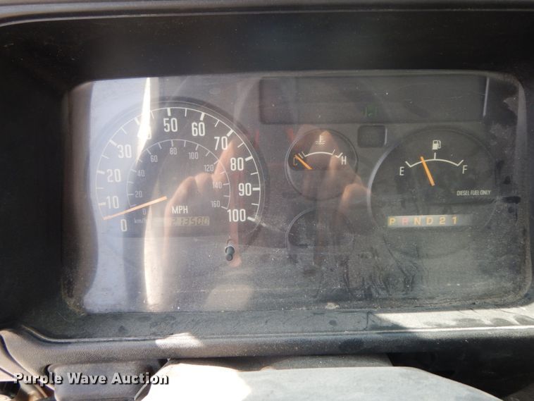 image for item IX9495 2001 Isuzu NPR  box truck