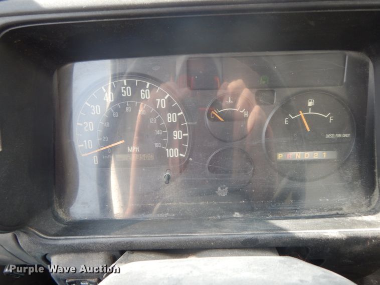 image for item IX9495 2001 Isuzu NPR  box truck