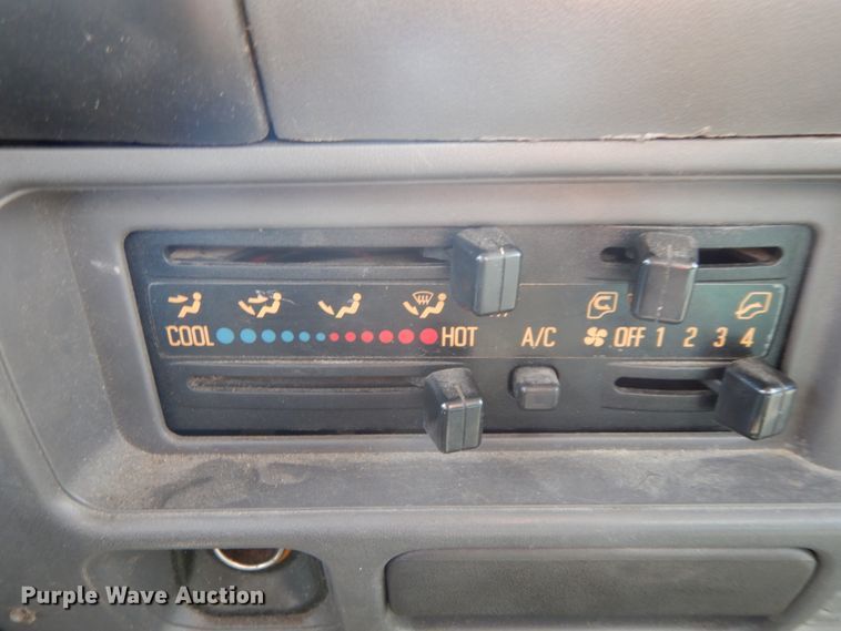 image for item IX9495 2001 Isuzu NPR  box truck