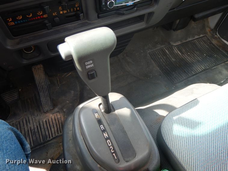 image for item IX9495 2001 Isuzu NPR  box truck