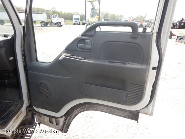 image for item IX9495 2001 Isuzu NPR  box truck